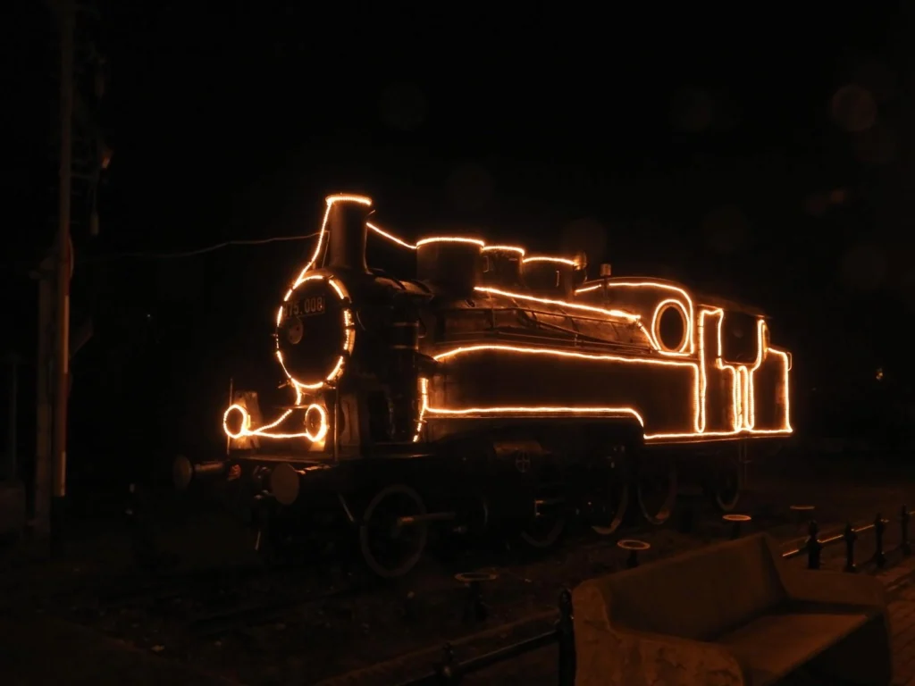 Az 1990-es évek végén az állomás romló állapota miatt a csopaki önkormányzat és a MÁV közösen kezdeményezett felújítást. A munkálatok során: