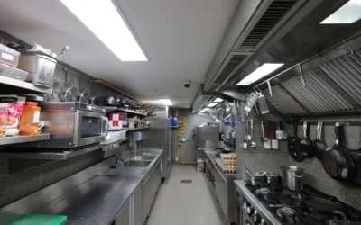 Rozsdamentes munkaasztal éttermekben: miért ez a legjobb választás?